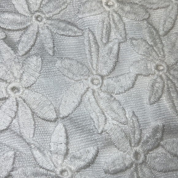 MONTEAU. WHITE DRESSY SHORTS. FLORAL LACE LIKE OVERLAY. 2.5-3” INSEAM. FEMININE - Picture 2 of 10